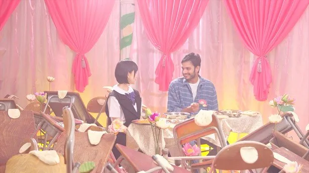 【写真を見る】新MVの主人公は2期生の堀未央奈。インド人に恋する転校生を演じる！