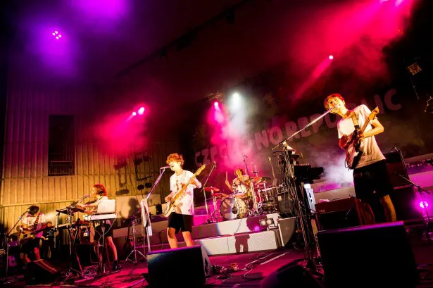 7月12日、Czecho No Republicのワンマンライブが東京・日比谷野外音楽堂で開催された
