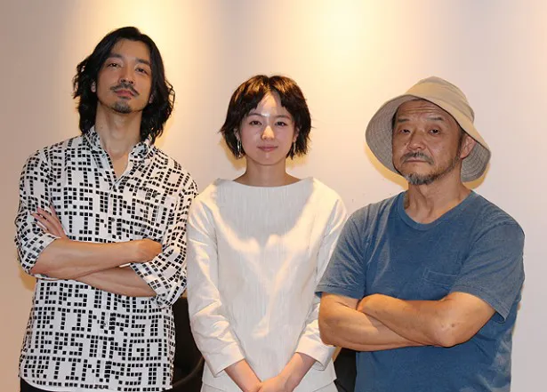 「東京無国籍少女」トークイベントに出席した押井監督、清野菜名、金子ノブアキ(右から)