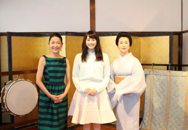 取材会に登壇した(左から)羽田美智子、早見あかり、ゆき乃恵めぐみ