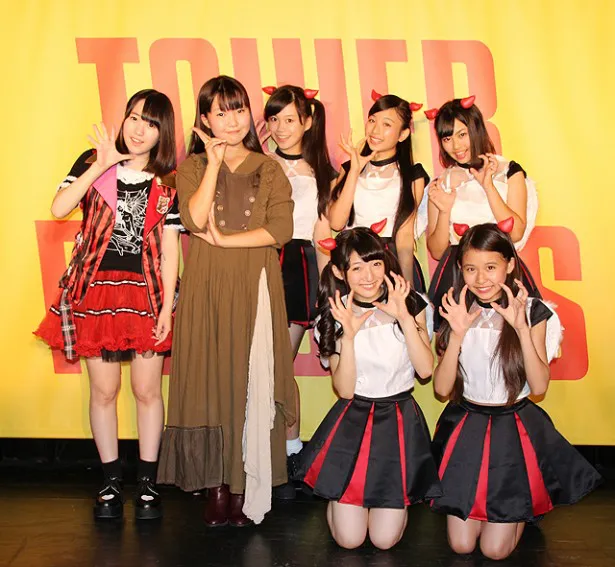 タワーレコードのアイドル専門レーベル「youthsource records」設立記念ライブに出演した上月せれな、Peach sugar snow、Devil ANTHEM(左から)