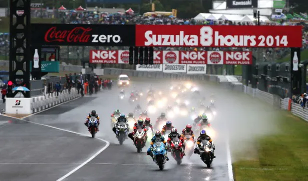 鈴鹿8耐のスタート風景