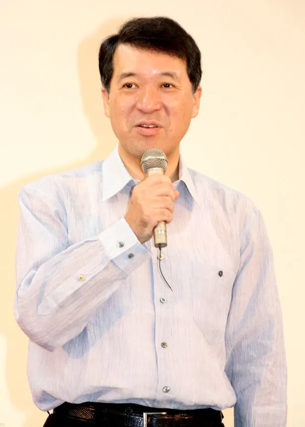 泉田知事は「ふるさと名物商品」の小千谷縮のシャツで出席