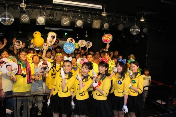 “バスドル”としてコンサートを行った(左から)城戸愛莉、秋月成美、柳ゆり菜、橋本甜歌、小松美月