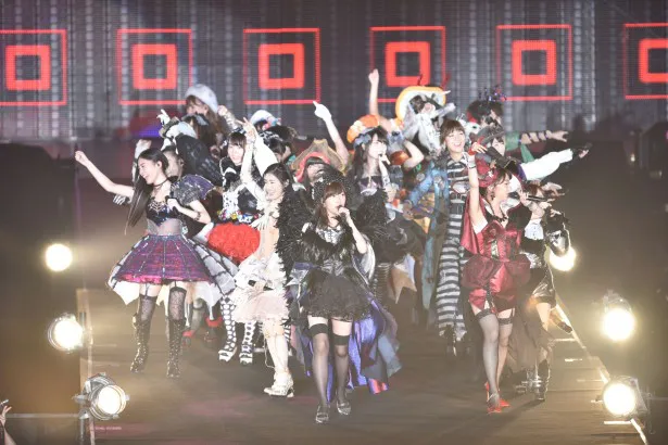 【写真を見る】新曲「ハロウィン・ナイト」をAKB48メンバー108人で披露したパフォーマンスは必見