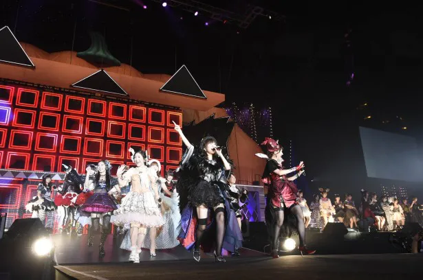 公演に参加した全メンバーが仮装して披露した「ハロウィン・ナイト」は圧巻