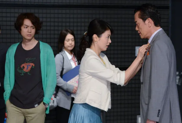 第3話では遠藤憲一演じる泰山（中身は翔）にテレビの人気討論番組への出演依頼が舞い込む