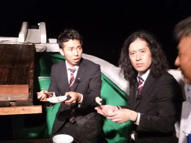 「いきなり！黄金伝説。」で過酷なロケに挑戦したピース・綾部祐二、又吉直樹(写真左から)