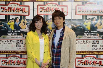 舞台では生脱ぎ！ 舞台裏ではキスシーンの練習！