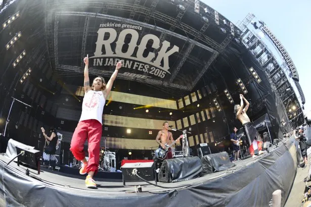 「ROCK IN JAPAN FESTIVAL 2015」の4日目、8月9日に潜入！Dragon Ashの熱いステージに会場の温度も上がる！