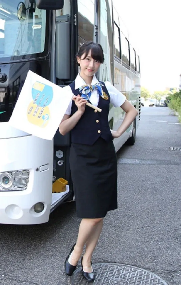 SKE48・松井玲奈の卒業イベントが行われ、松井がバスガイドに扮してファンと名古屋ツアーへ！