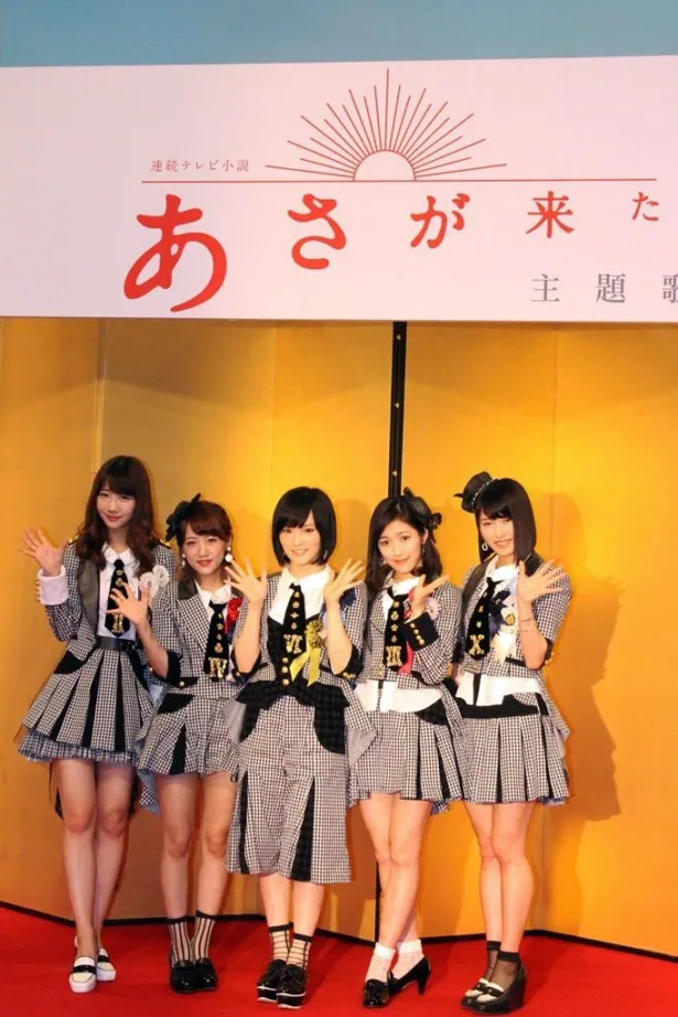 「あさが来た」主題歌発表の取材会に登壇したAKB48の(左から)柏木由紀、高橋みなみ、山本彩、渡辺麻友、横山由依