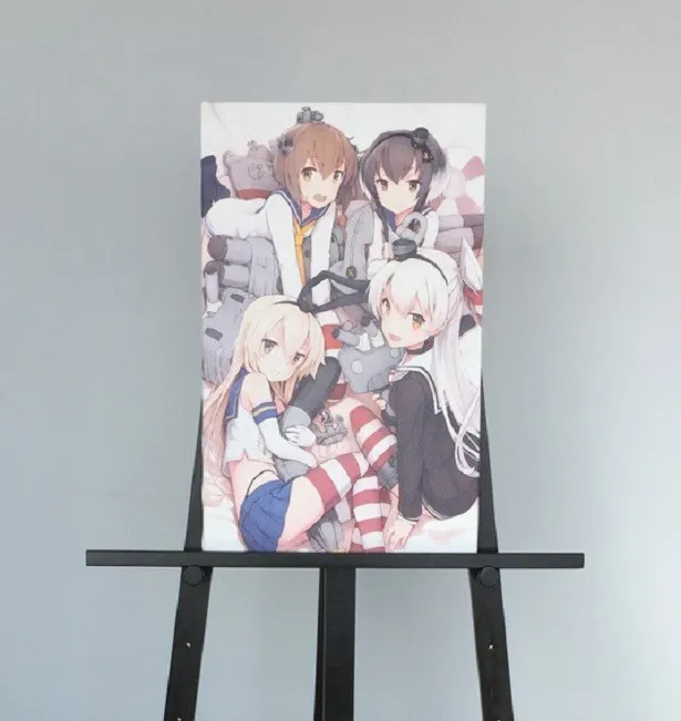 艦娘たちのリラックスしたシチュエーションを描いており、暖かな色調や艤装デザインのぬいぐるみなど、艦娘たちの休息の様子をかわいらしく表現