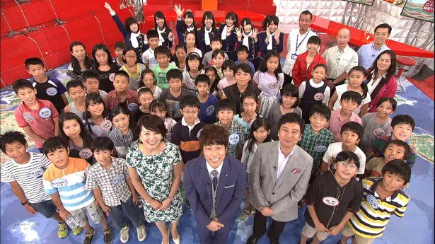 田村淳（写真手前中央）がMCを務める「いくぞニッポン！こども経済TV 2」が放送される
