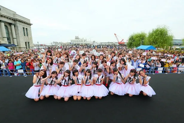 NGT48の第1期生のお披露目イベントがついに開催！北原里英や柏木由紀らメンバー26名が初パフォーマンス！