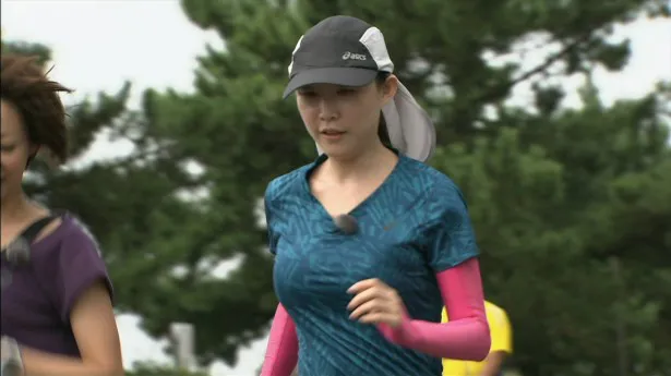 「第5回神戸マラソン」へ向けてトレーニングをするクワバタオハラ・小原正子