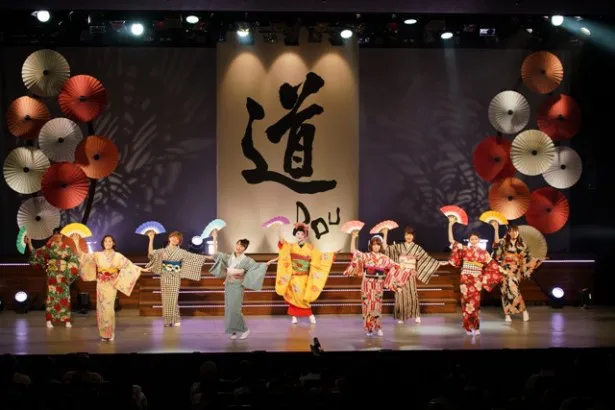 公演では、日舞の要素を取り入れた特別振り付けの「大器晩成・和風日舞バージョン」も披露