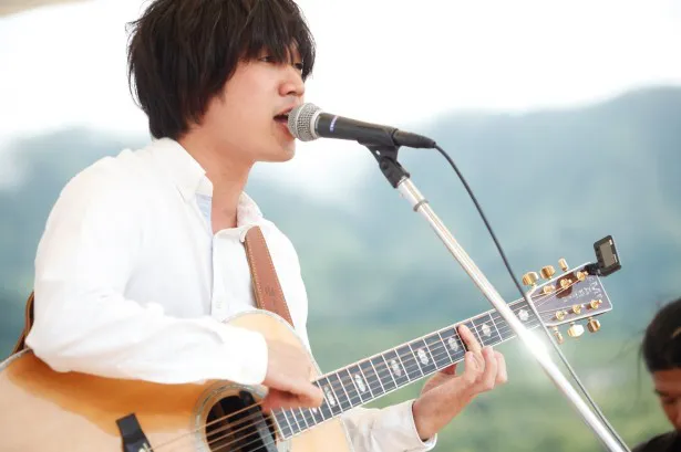 「MORNING ACOUSTIC」と題し、WATERFRONT STAGEで全出演者の中で一番最初に演奏を披露した戸渡陽太