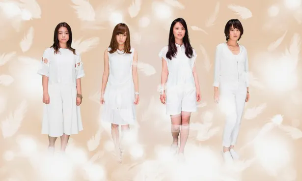 「癒し屋キリコの約束」でも妹役で共演中の吉原茉依香(写真右端)が歌うver.も同CDに収録されている