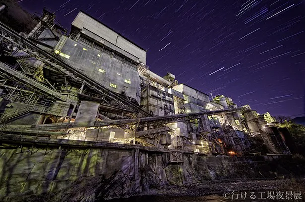 星空と工場夜景のコラボレーション