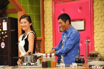 篠原涼子のエプロン姿にさんまメロメロ！