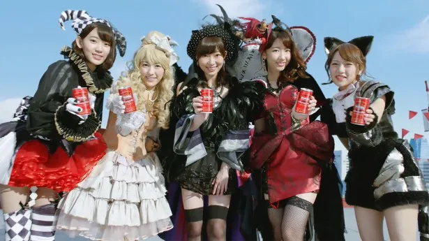 新CMでは新曲「ハロウィン・ナイト」の衣装で登場するAKB48