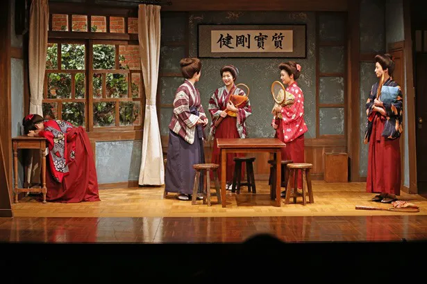 劇中のシーン。舞台は名古屋の第二女子師範学校