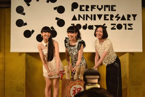9月22日(火・祝)は3人組のグループとの“対バン”ライブ「Perfume FES!! 2015 ～三人祭～」を