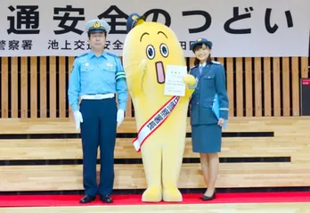 テレ東・繁田アナ、女性警察官姿で体を張ってアピール