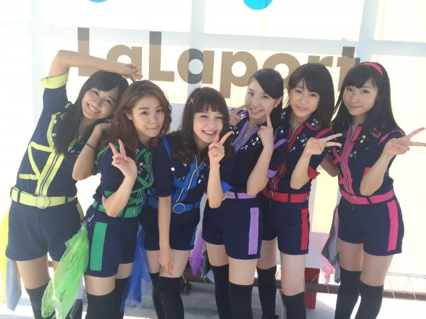 リリースイベントラッシュを終えたLa PomPonのKIRI、YUKINO、RIMA、MISAKI、HINA、KAREN(写真左から)