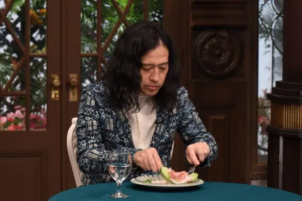 【写真を見る】又吉は正しく「生ハムメロン」を食べることができるのか？