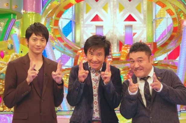「キリトル～!!」のポーズを決める向井理、中山雅史、山崎弘也(写真左から)