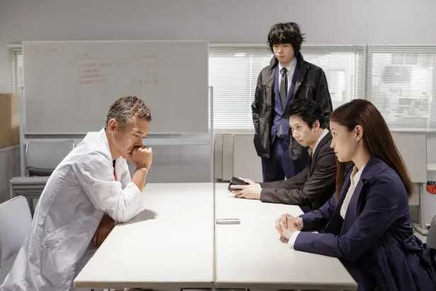 速水(黒木メイサ)や土橋(渡辺)ら捜査チームは、病院経営に批判的な医師・須佐見(渡部篤郎)をマークする