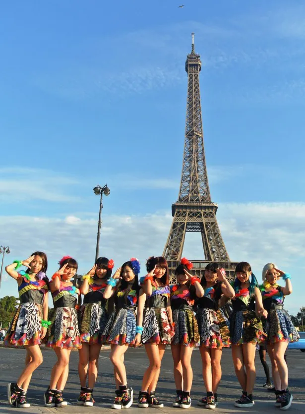 “チキパ”ことCheeky Paradeがフランスで初ライブ！「チェケラ」を含む全6曲を熱唱！