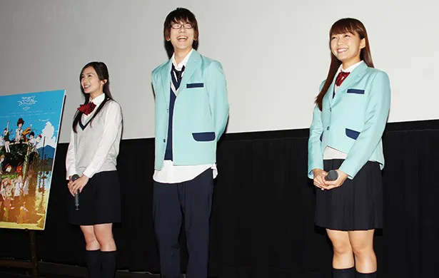 【写真を見る】「月島総合高校」の制服姿を披露