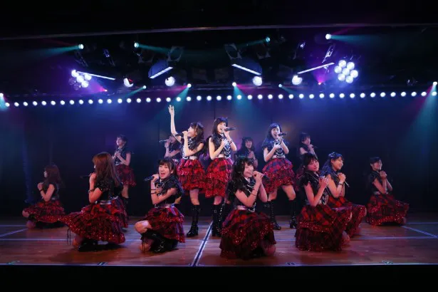 「AKB48劇場特別公演　田原総一朗『ド〜なる!?ド〜する!?AKB48』」初日公演の模様より
