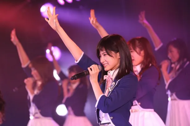 「AKB48劇場特別公演　田原総一朗『ド〜なる!?ド〜する!?AKB48』」初日公演の模様より