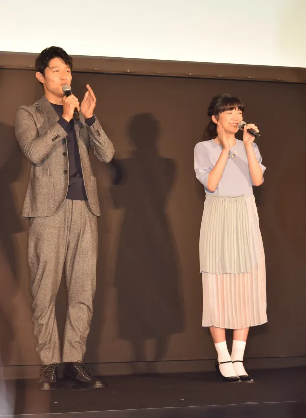 鈴木はあいさつもそこそこに、イベントの舞台・正則学園高校の先生に向けて「ハッピーバースデー」を歌いだす