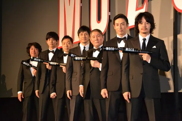 「劇場版MOZU」の公開初日に男性キャストがタキシード姿で登壇！
