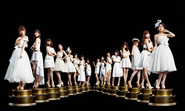 「―ベストアーティスト2015」に出演するAKB48