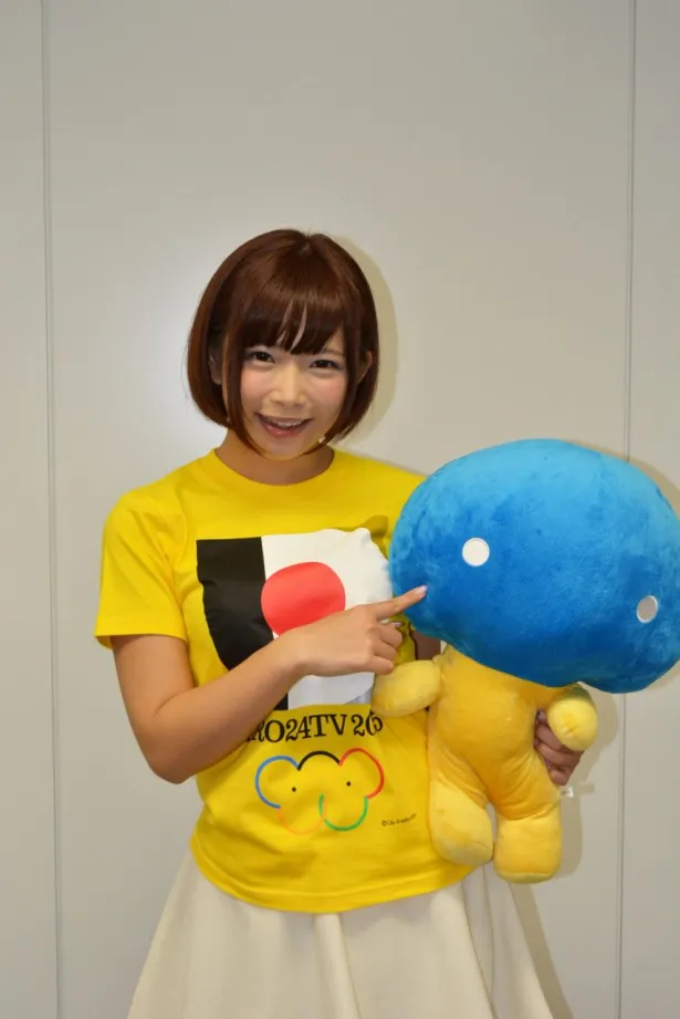 【写真を見る】「スカパー！アダルト放送大賞2015」で女優賞を受賞した紗倉まなが次世代の女優たちと共演