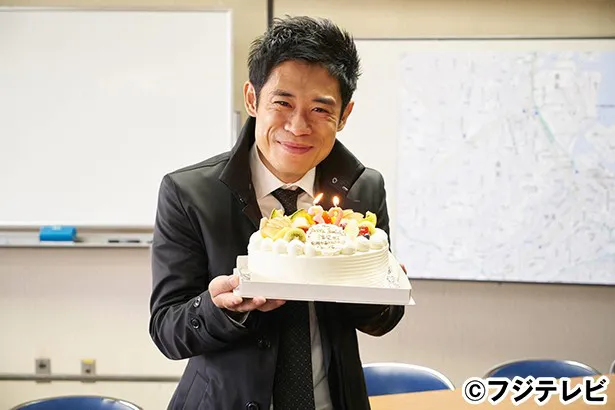 伊藤淳史が32歳の誕生日をドラマ「無痛～診える眼～」の現場で迎えた
