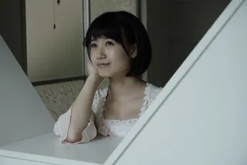 “ヒロイン”朝長美桜が見知らぬ女の子の視線にゾクッ