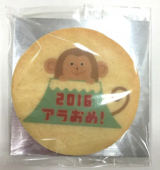 【写真を見る】会見では、キャンペーンロゴの入った特製クッキーが配られた