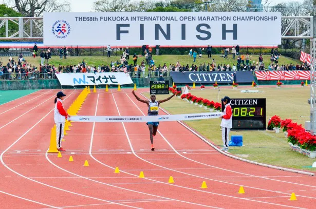 昨年はケニアのパトリック・マカウ選手が2:08:22で優勝した