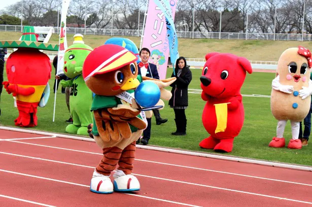 障害物競争でボールを運ぶコジュリンくん