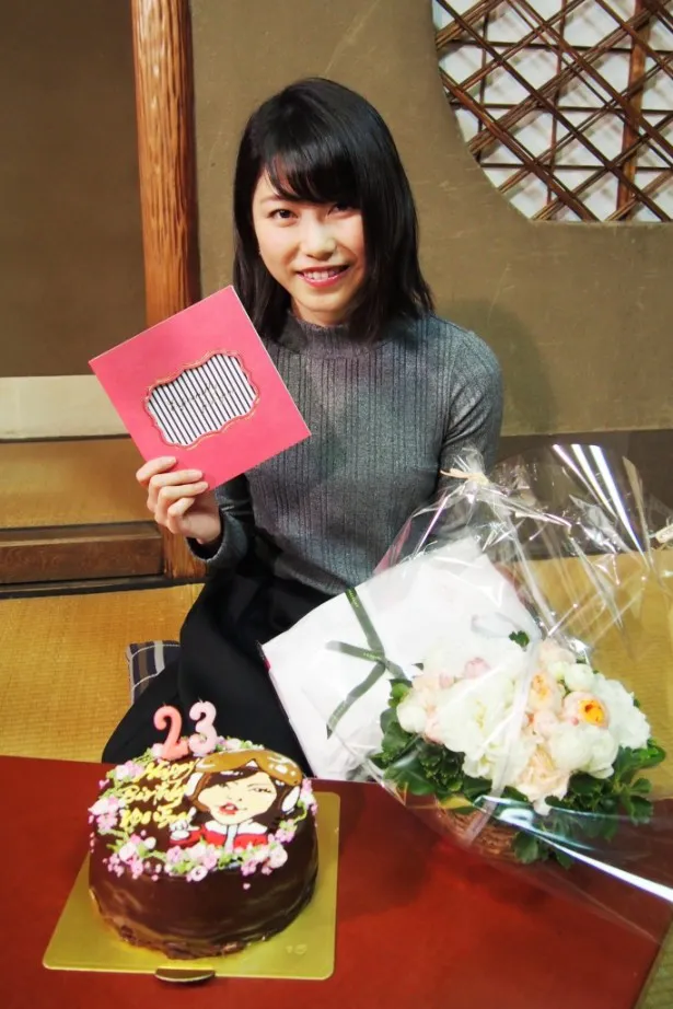 「横山由依(AKB48)がはんなり巡る京都いろどり日記」(関西テレビ)のロケ終了後、横山由依の誕生日セレモニーが行われた