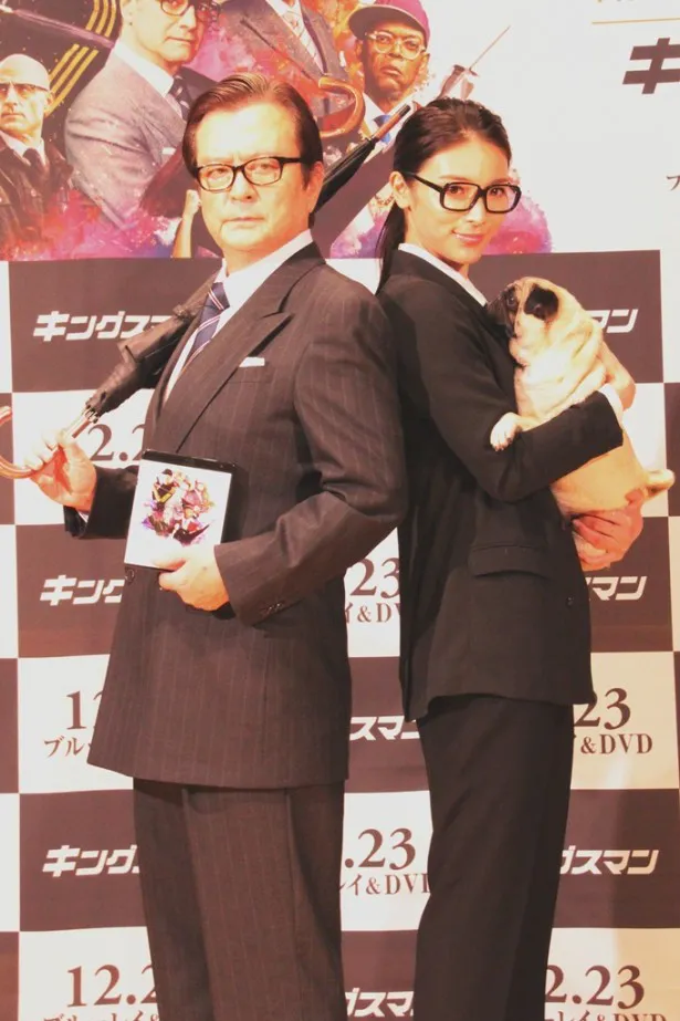 【写真を見る】英国紳士のようにスーツでビシッとキメて登場した大和田伸也(左)と秋元才加(右)