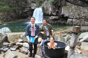 熊切あさ美、とにかく明るい安村が入浴シーン公開！