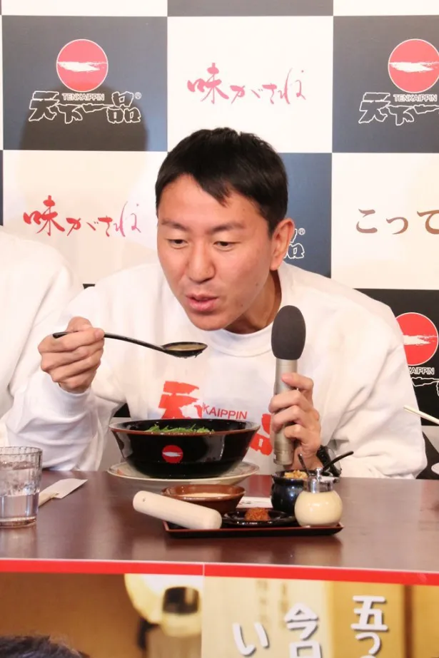 「味がさね」を試食した福田は「しょうがが効いていて、4種類の薬味を重ねていくことで全く違う味になるんです！」と魅力を明かした